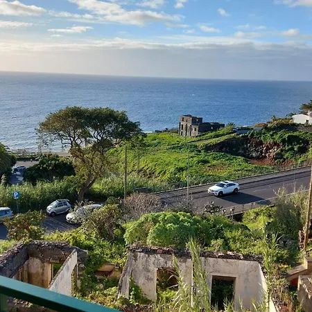 Atlantic Ocean Views * Canico (Madeira)