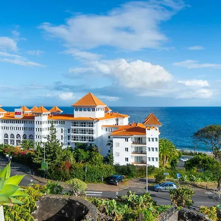 Atlantic Ocean Views * Canico (Madeira)